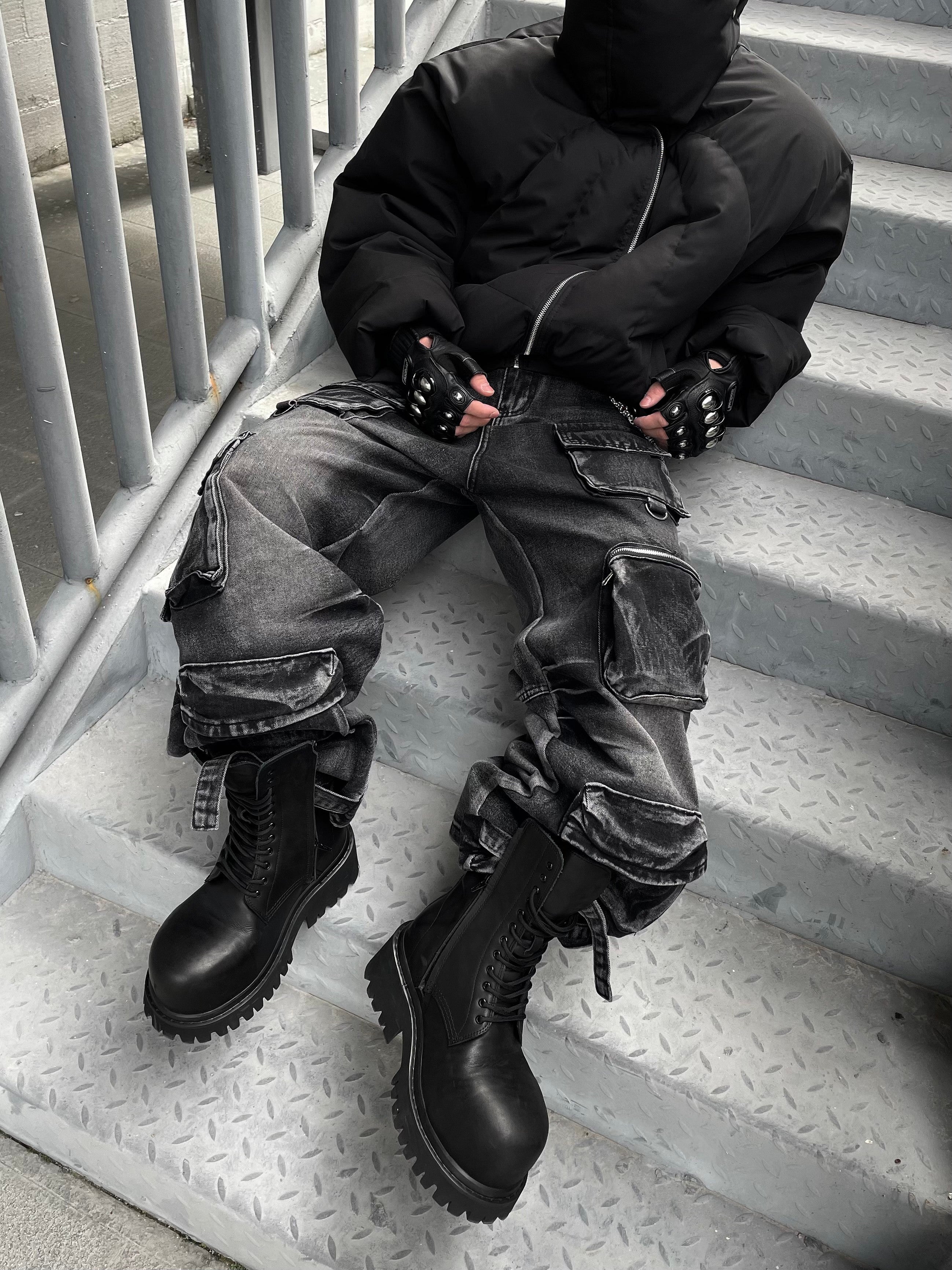 TECH UTILITY CARGO DENIM PANTS